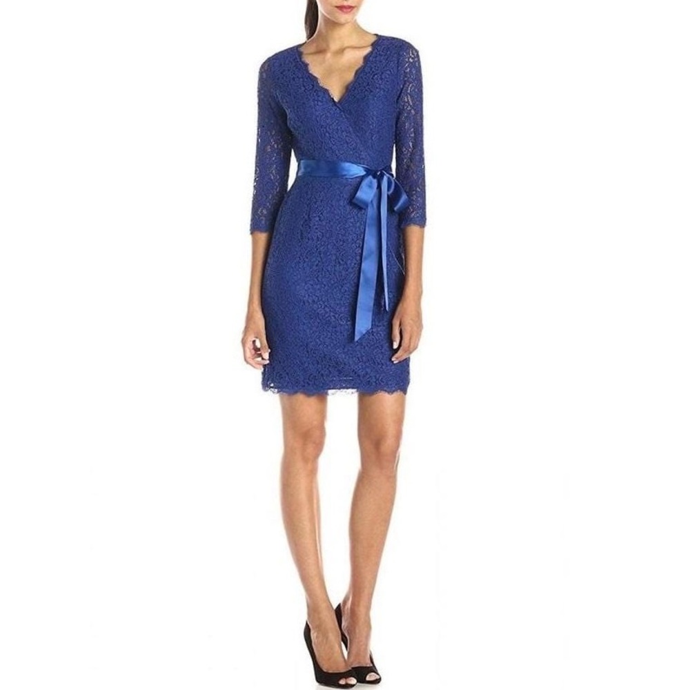 Adrianna Papell 💙 Quarter Length Sleeves Lace Short Dress size 2